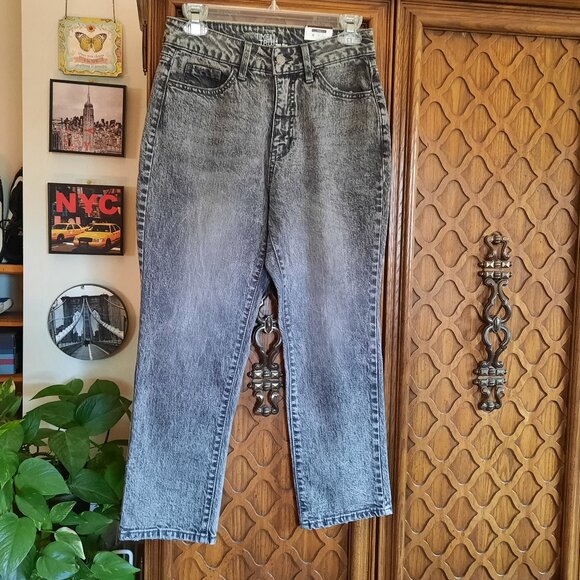 Acid Wash High-Rise Straight Crop Jeans NWT! - Gray, Size 4 - Picture 3 of 16
